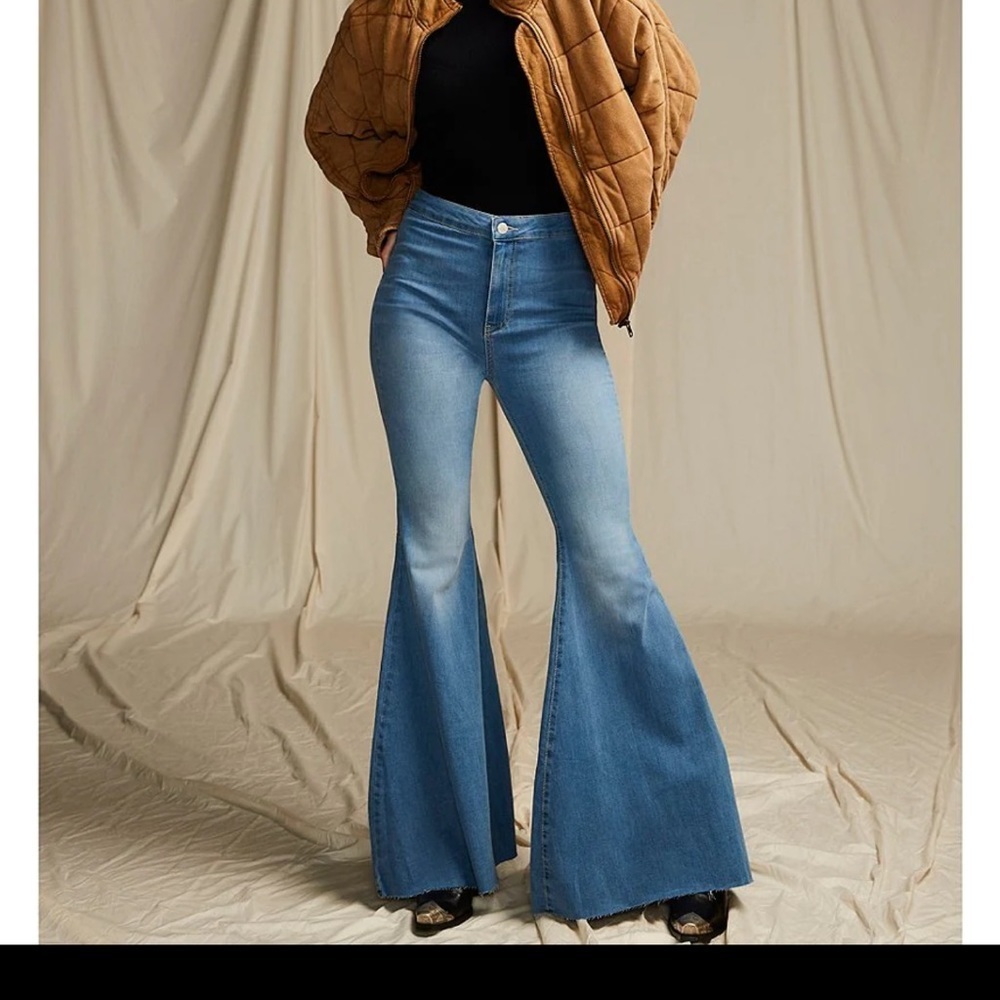 - Just Float On Flare Bell Bottom High Rise Raw Hem - Picture 3 of 9